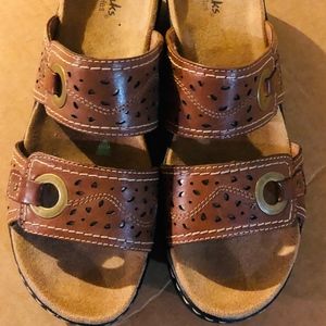 Clarks sandals size 9.5